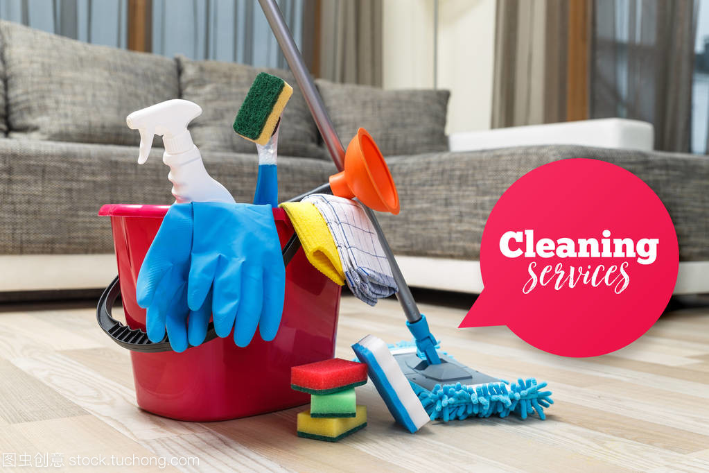 清潔服務。海綿、 化學品和拖把