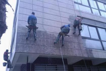 重慶蜘蛛人清洗外墻,資質(zhì)證書(shū)齊全,歡迎來(lái)電咨詢(xún)